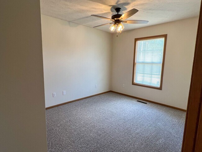 Foto del edificio - 3 Bedroom 2 Bathroom 2 CAR GARAGE