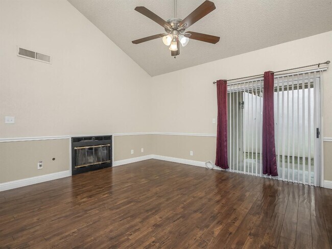 Foto del edificio - 2762 N Marty Ave