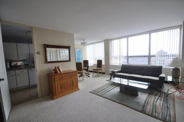 Espacio vital - 1700 E 56th St