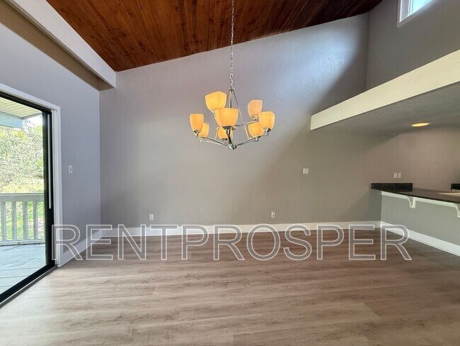 Foto del edificio - 5006 Sherwood Ln