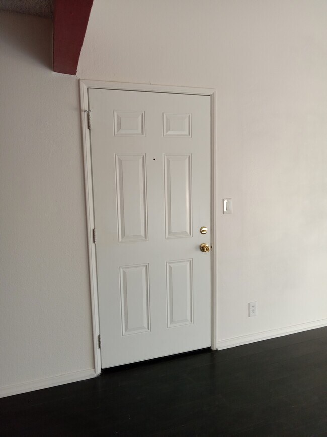 Foto del edificio - 10636 Woodley Ave