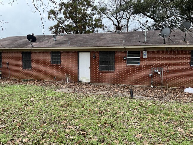 Building Photo - 1160 Baythorne Dr