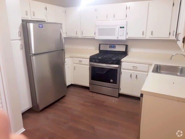 Building Photo - 307 Tulip Ln