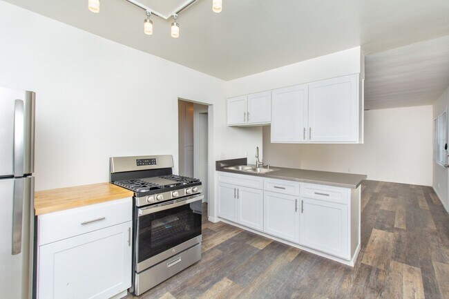 Foto del edificio - Refreshed 2 Bed/1 Bath Single Family Home ...