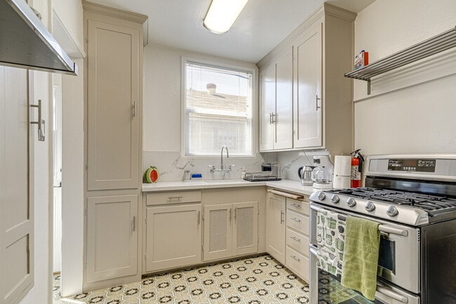 Building Photo - 972 S 8th St