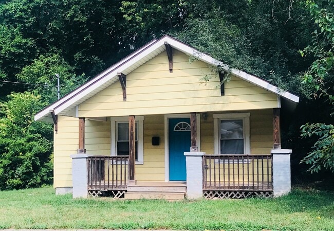 Building Photo - 2 Bedroom Bungalow with a Covered Porch