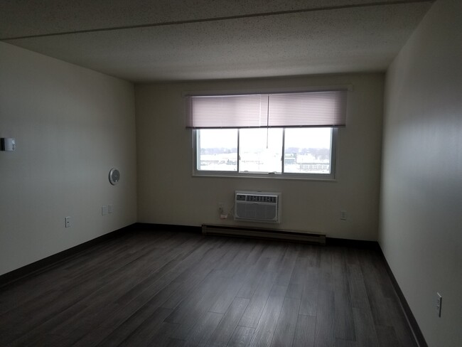 Large Living Room - Findlay Senior