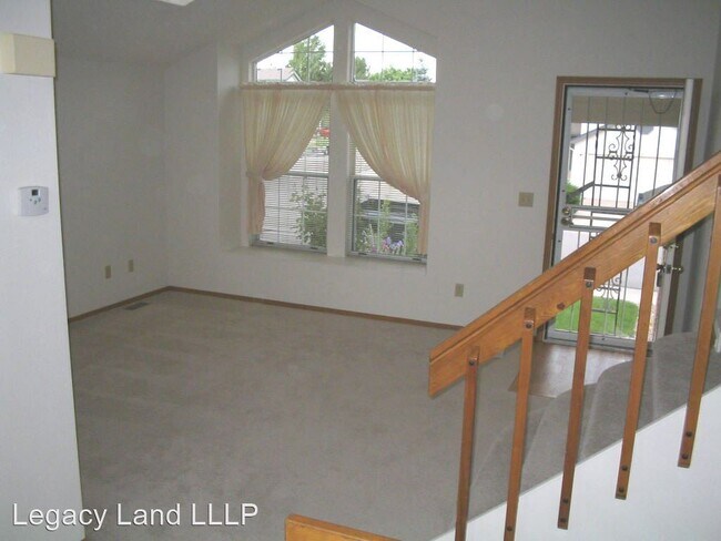 Building Photo - 3 br, 2.5 bath House - 8974 S Bermuda Run