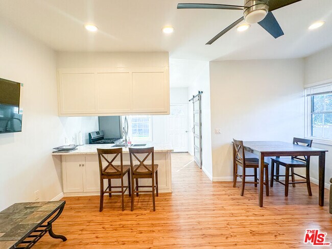 Foto del edificio - 1413 Paloma St