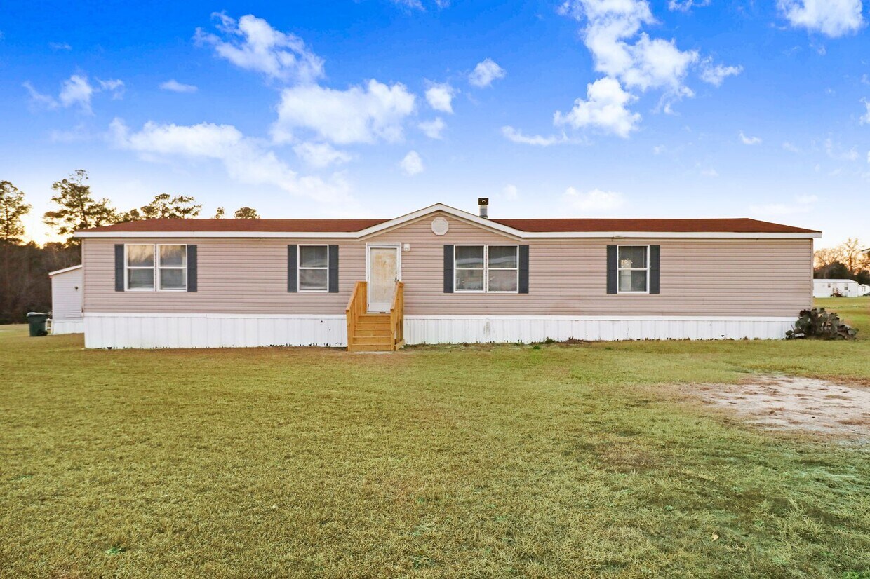 Primary Photo - SPACIOUS 3 BR, 2 BA Pikeville Doublewide 2...
