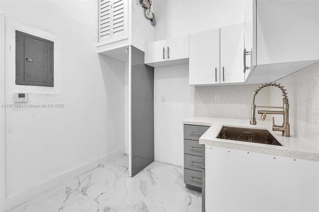 Building Photo - 5850 NE 3rd Ave