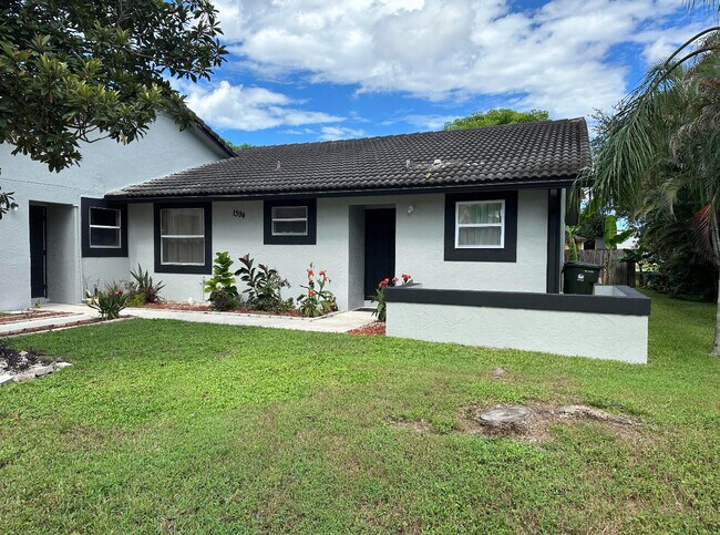 Building Photo - 1394 Riverside Cir
