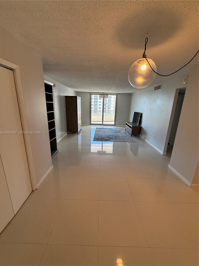 Foto del edificio - 5555 Collins Ave