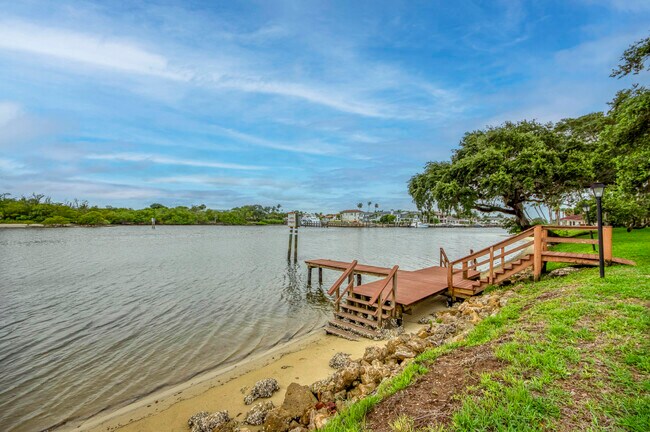 Foto del edificio - 382 Golfview Rd