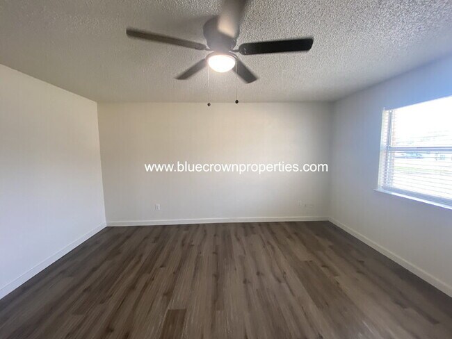 Foto del edificio - 1119 Suburban St