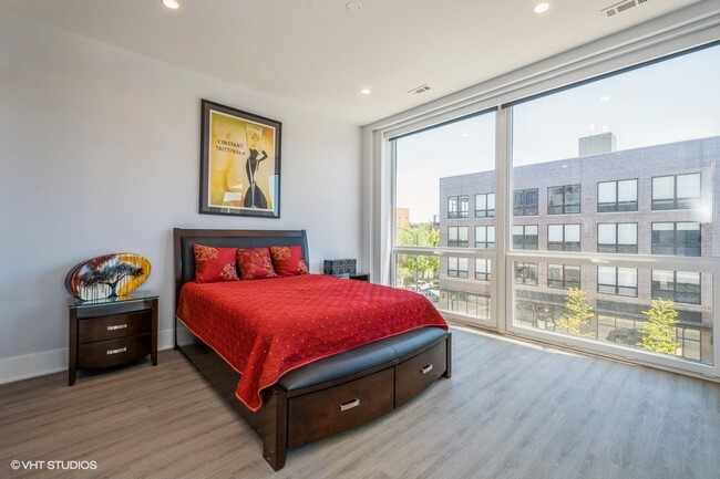 Building Photo - The Oasis of Bucktown