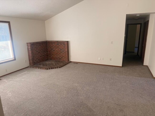 Building Photo - Updated Single Level Home