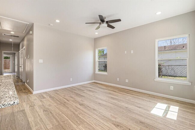 Foto del edificio - 4645 Larkspur St