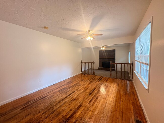 Foto del edificio - 1112 Ridge Dr