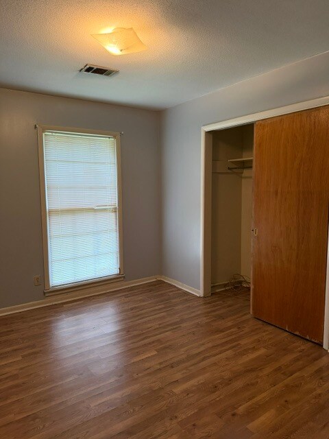 Building Photo - 513 Thunderbird Dr