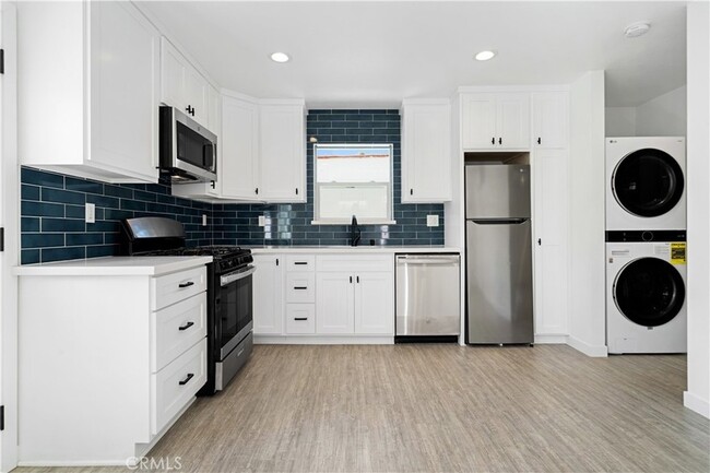 Photo - 18924 Sylvan Street Unit House