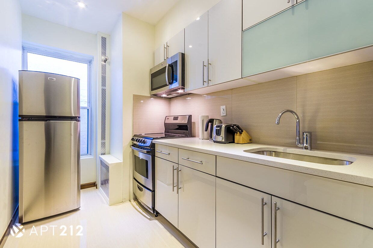Foto principal - 308 W 18th St