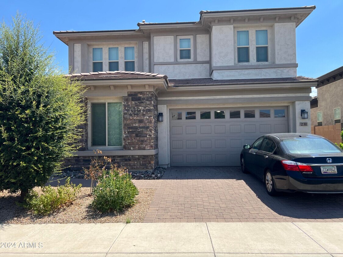 Foto principal - 231 W Kings Ave