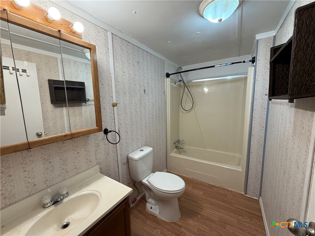 Foto principal - 222 Six Pines Rd