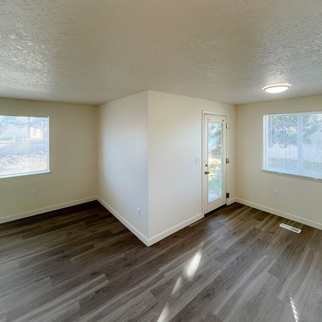 Building Photo - 3173 S Apple St