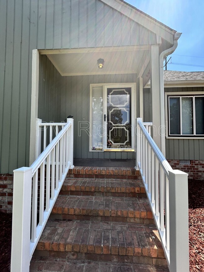 Foto del edificio - 613 Rebel Ridge Rd