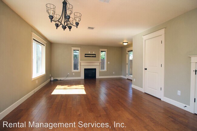 Foto del edificio - 3 br, 2.5 bath House - 866 N Farragut St
