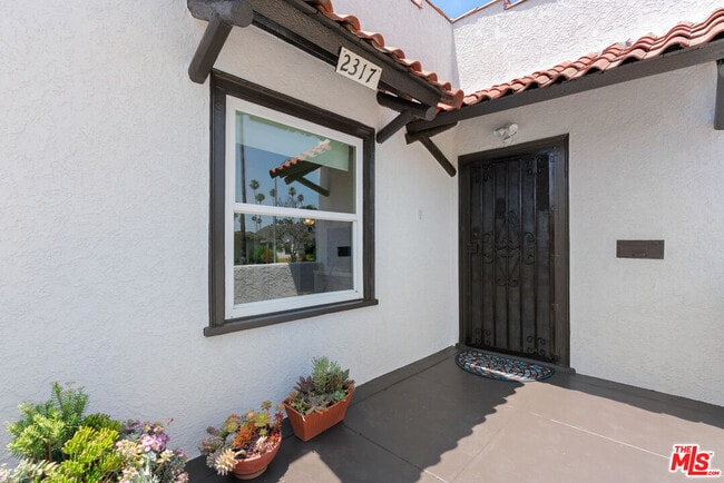 Building Photo - 2317 Vineyard Ave