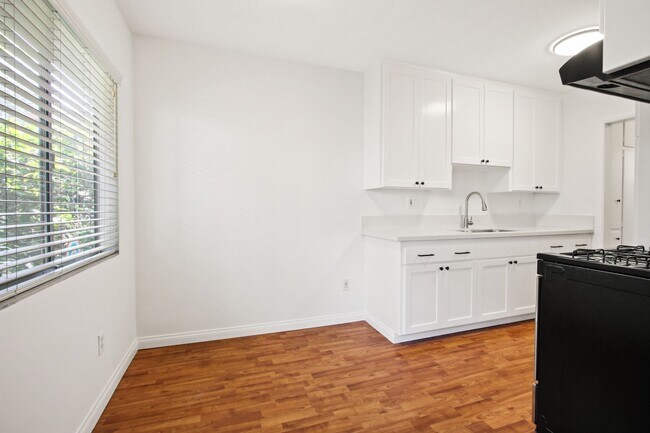 Foto del edificio - 1449 Princeton St