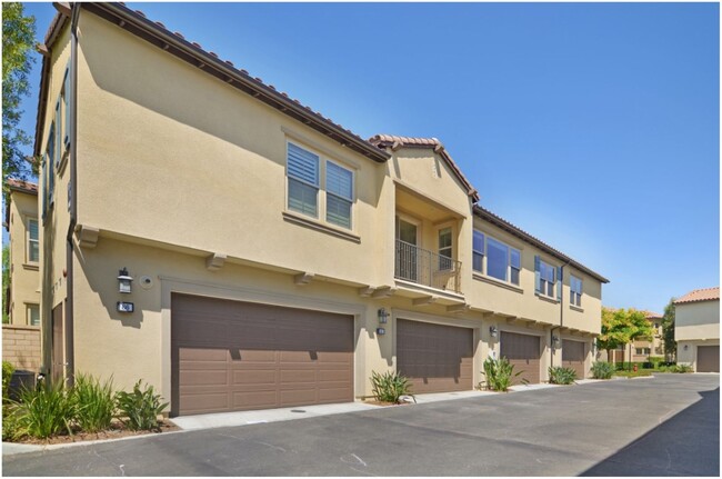 Foto del edificio - SPECTACULAR LAKE FOREST BAKER RANCH TOWNHO...