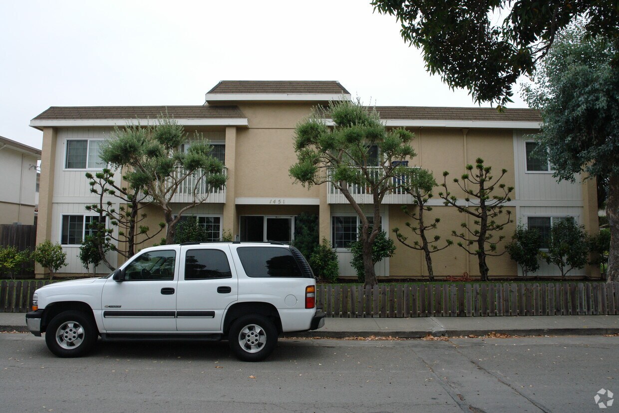 Building Photo - 1451 Broadway