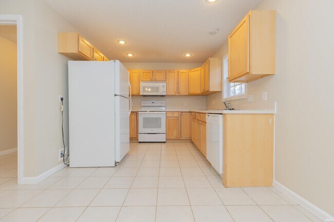 Building Photo - 7778 Sandalwood Dr