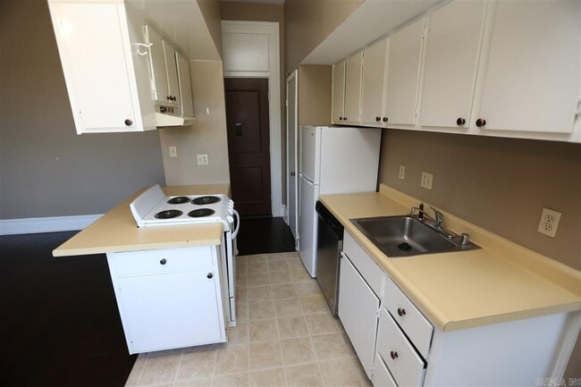 Building Photo - 101 S Victory St