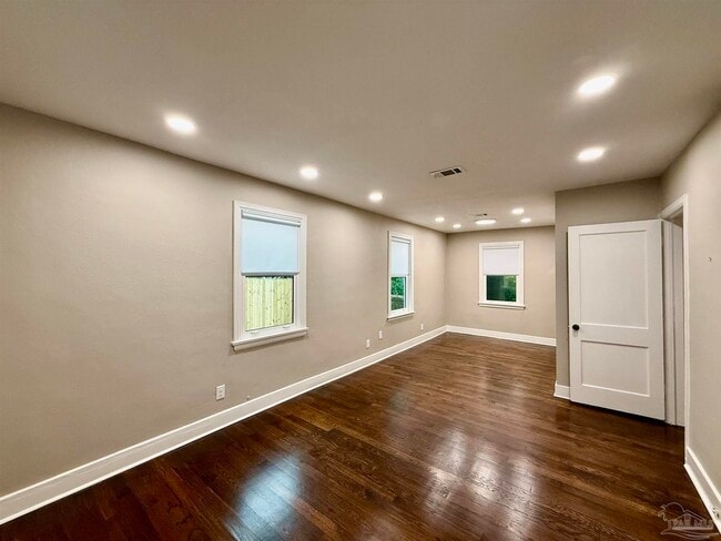Building Photo - 2050 N 13th Ave