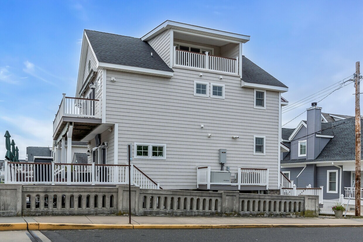 Primary Photo - 93 Ocean Ave
