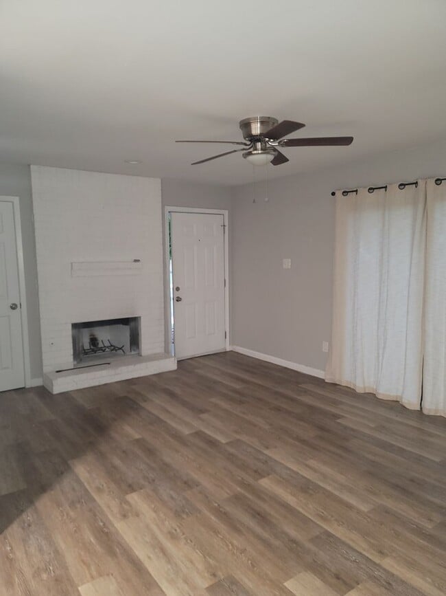 Building Photo - DOVE SPRINGS DELIGHT - RENOVATED  2/2 DUPL...