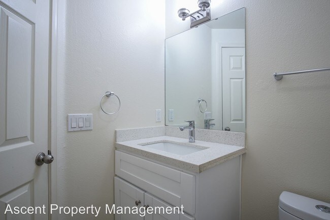 Foto del edificio - 4 br, 2.5 bath House - 381 Delaware St.