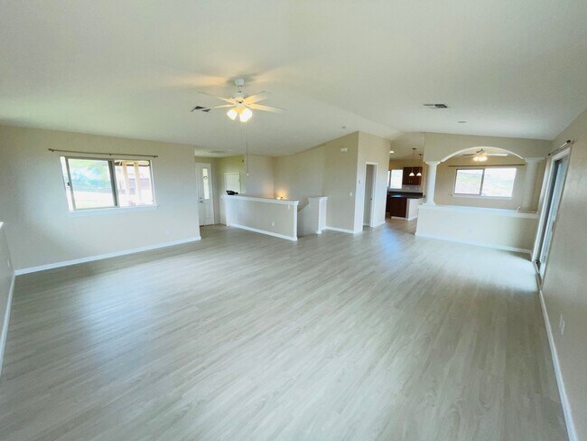 Building Photo - Kahiwelo at Makakilo 3 bedroom home for rent