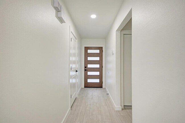 Foto del edificio - 4910 Wing Rd