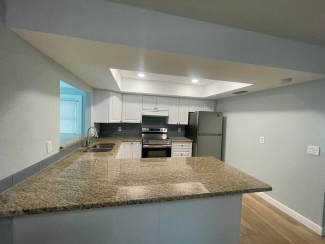 Foto del edificio - 11737 Inverness Cir