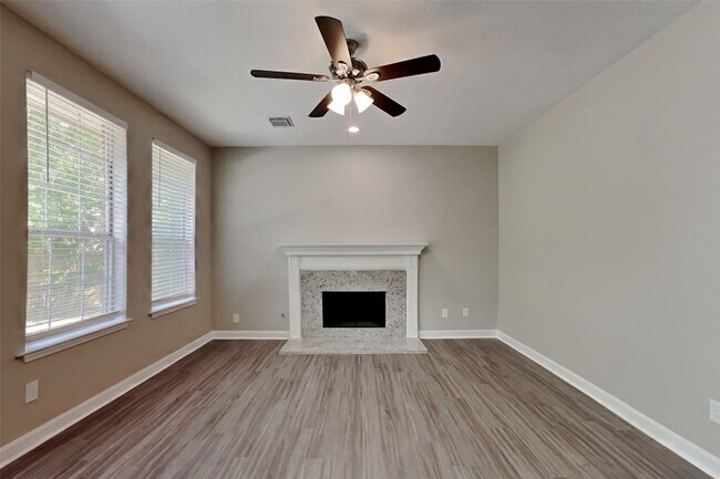 Foto del edificio - 6910 Springcrest Ct