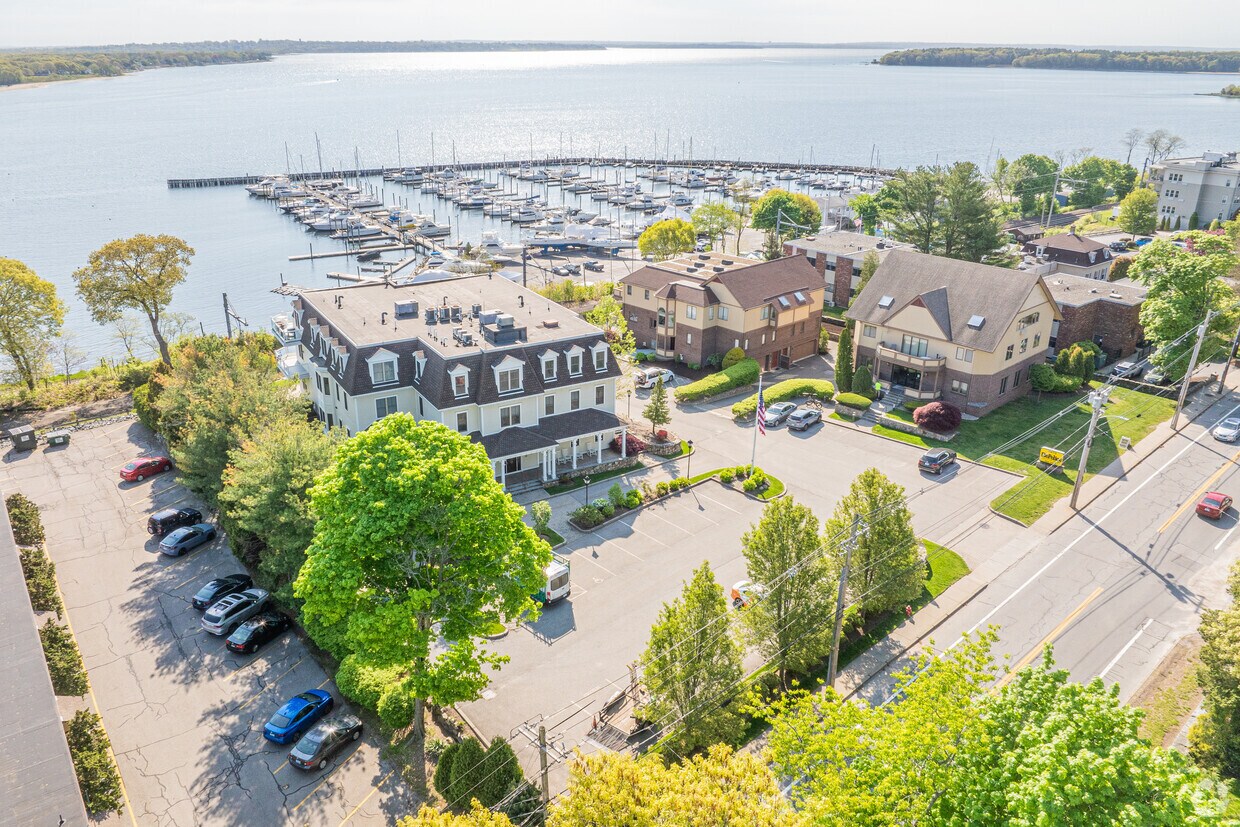 3960 Post Rd Warwick, RI 02886 - 3960 Post Rd