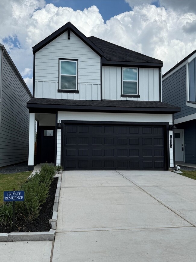 Building Photo - 10325 Sylvan Wds Trl