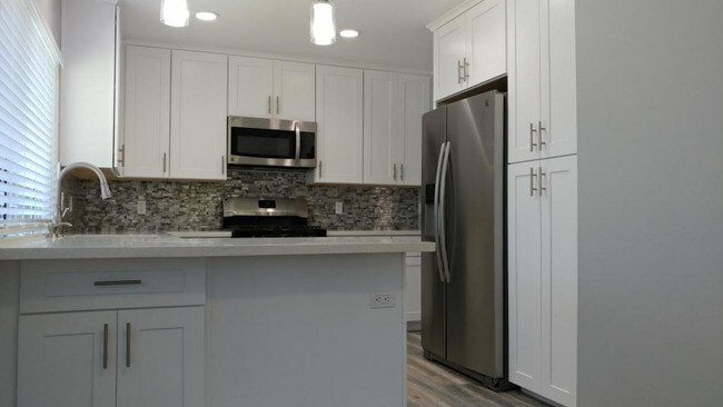 Building Photo - 17297 Rosewood
