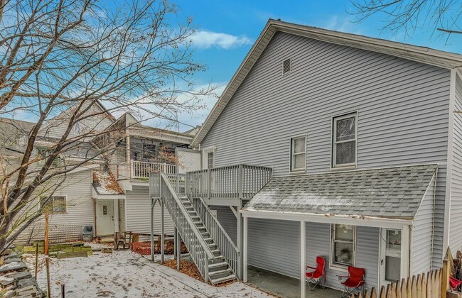 Building Photo - 611 Moir Ct