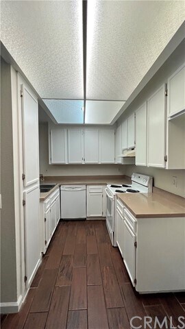 Foto del edificio - 9020 Newport Ave
